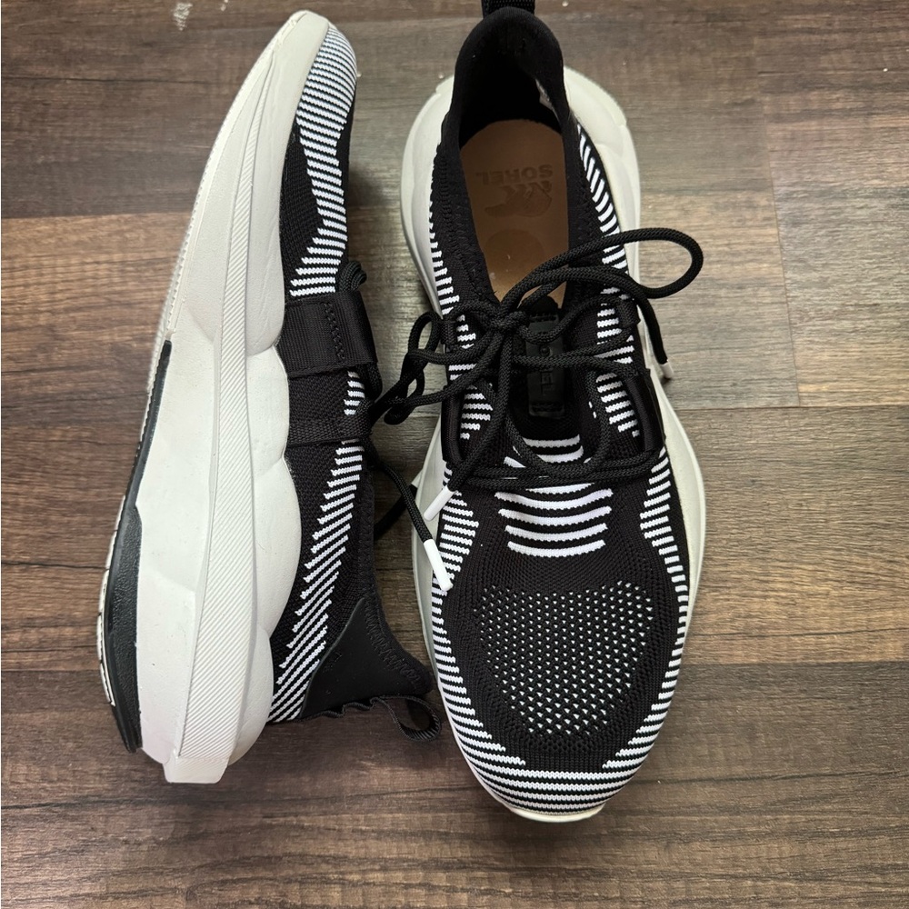 Sorel Women's Explorer Defy Low Shoe